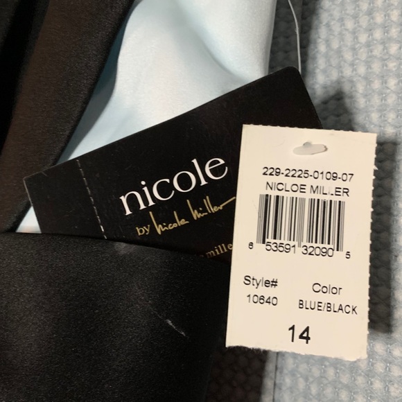 Nicole Miller Strapless Sash and Bow Gown - Picture 6 of 10